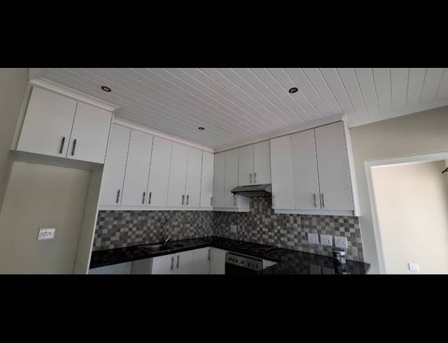 2 BEDROOM PROPERTY TO RENT IN FISH HOEK